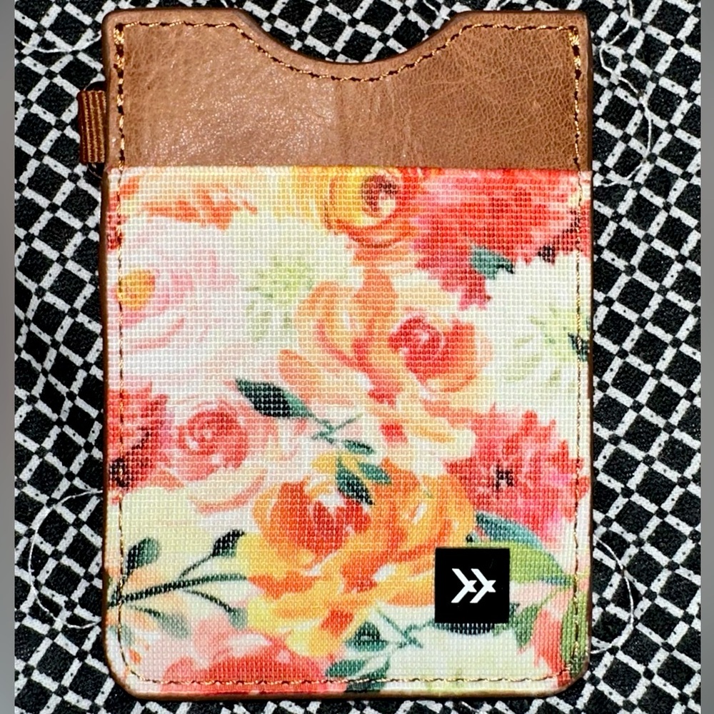 Thread Wallet Floral pattern